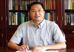 中家协传统家具专委会换届，东阳市红木家具协会会长李黎明继续连任主席团主席