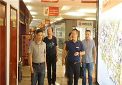 东阳市商务局一行莅临东阳红木家具市场考察